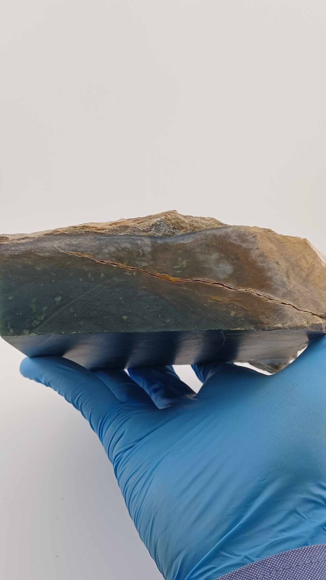 Rare Dark-Blue Nephrite Jade -1.5kg - Bright Green Chromium Spots