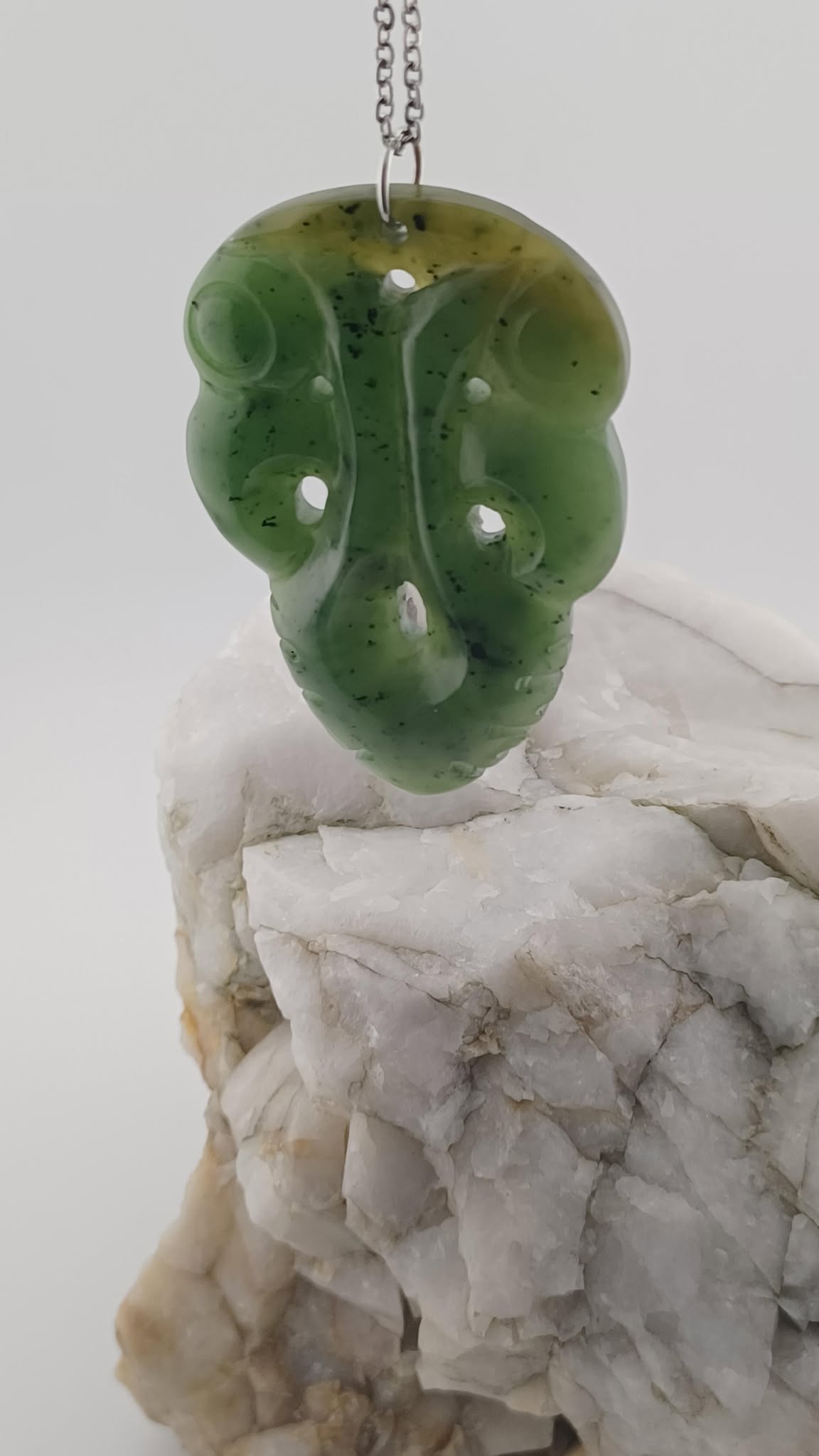 High Quality Nephrite Jade Facemask Necklace - New Zealand/Māori Inspired