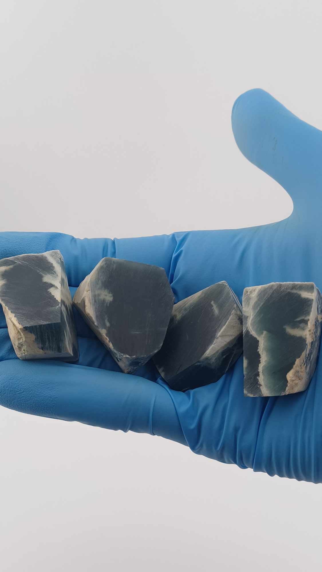 Dark-Blue Guatemalan Rough Jadeite - x4 pieces - 109g Grade B